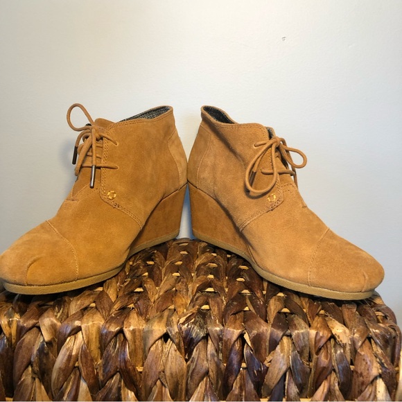 Toms | Desert Suede Lace-up Wedge Heel Bootie | Size 9 - Picture 5 of 13